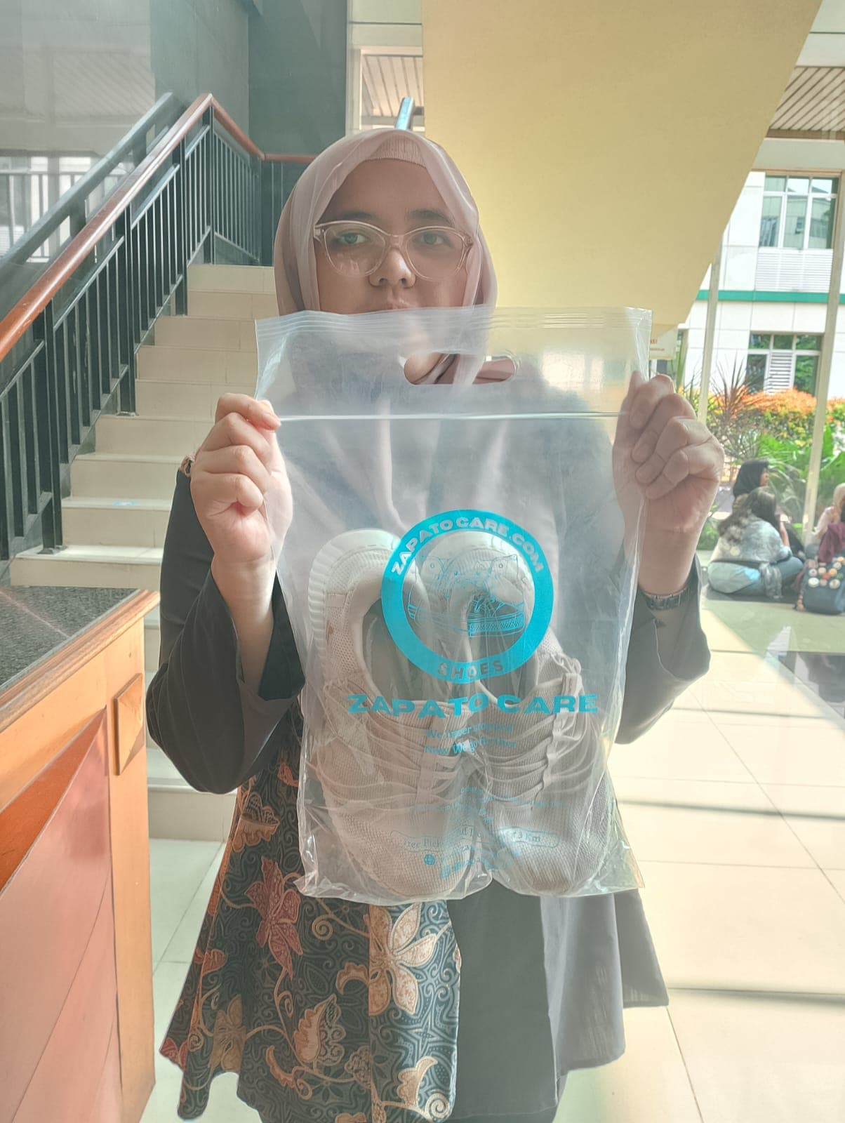 Serah terima pesanan Zapato, foto 1