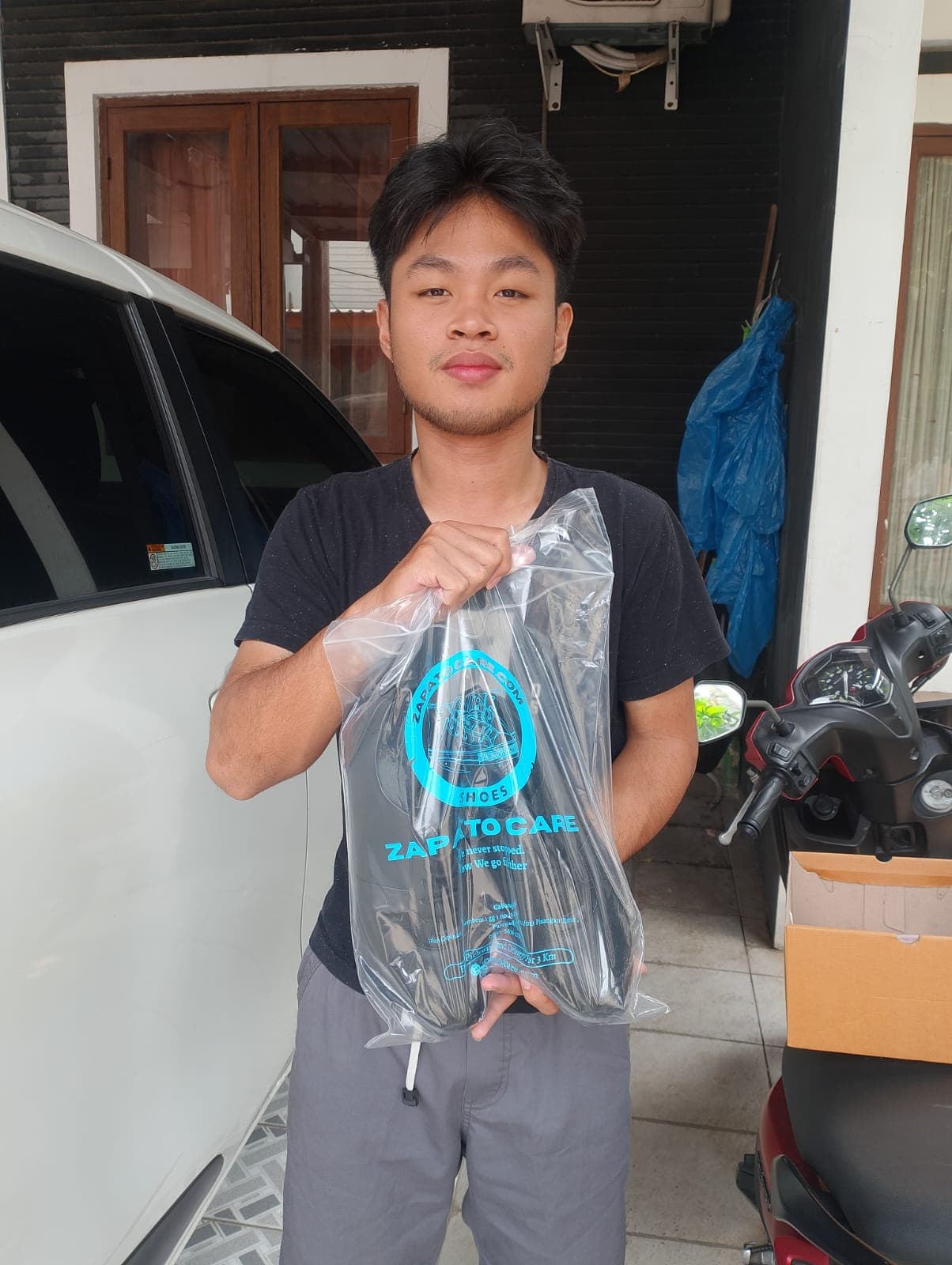 Serah terima pesanan Zapato, foto 2