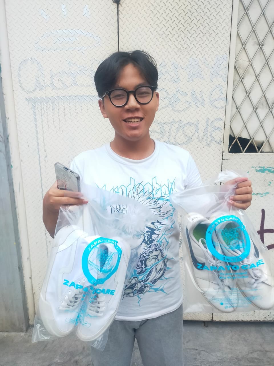 Serah terima pesanan Zapato, foto 4